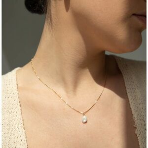 Oak and fort brand new pearl pendant necklace, never worn.